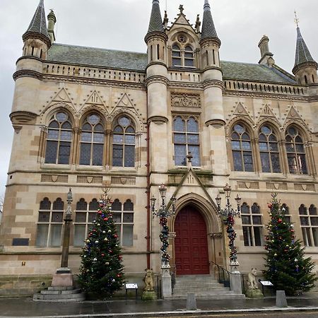 No 10 Immaculate City Centre, Top Floor 2 Bed Flat With Free Parking Inverness Esterno foto