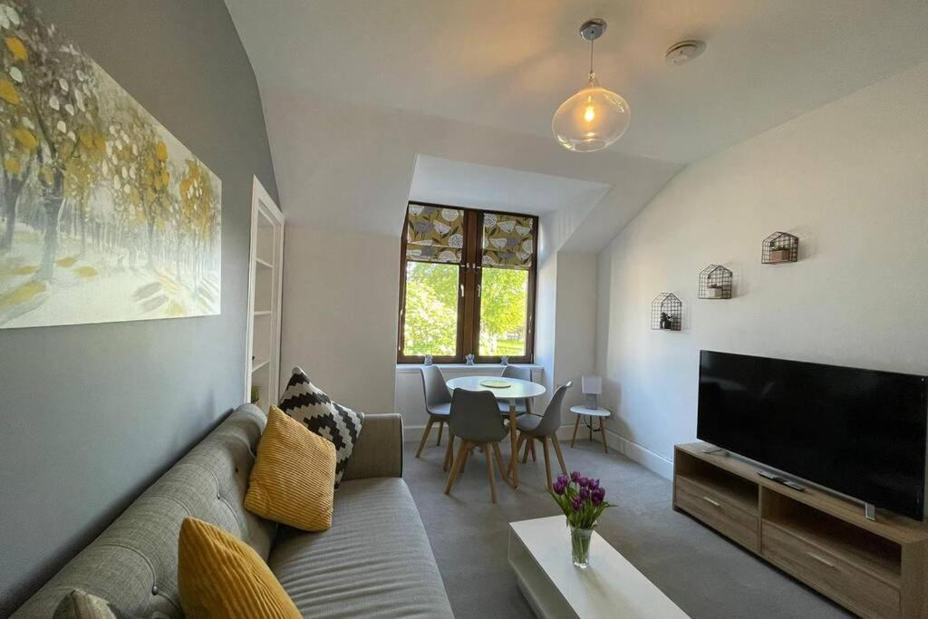 No 10 Immaculate City Centre, Top Floor 2 Bed Flat With Free Parking Inverness Esterno foto