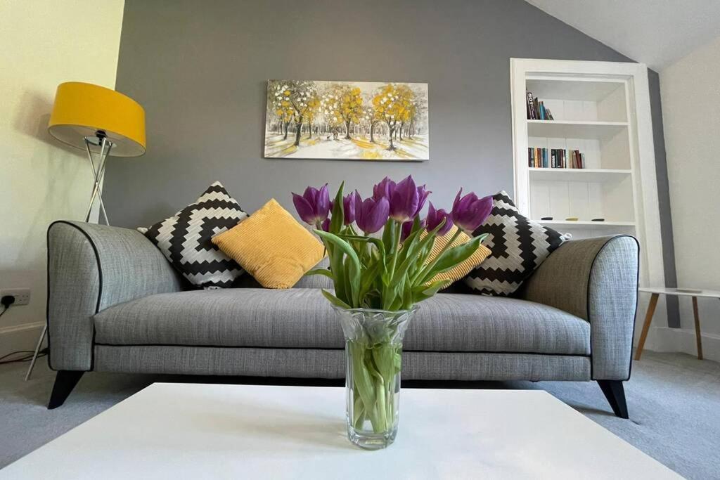 No 10 Immaculate City Centre, Top Floor 2 Bed Flat With Free Parking Inverness Esterno foto