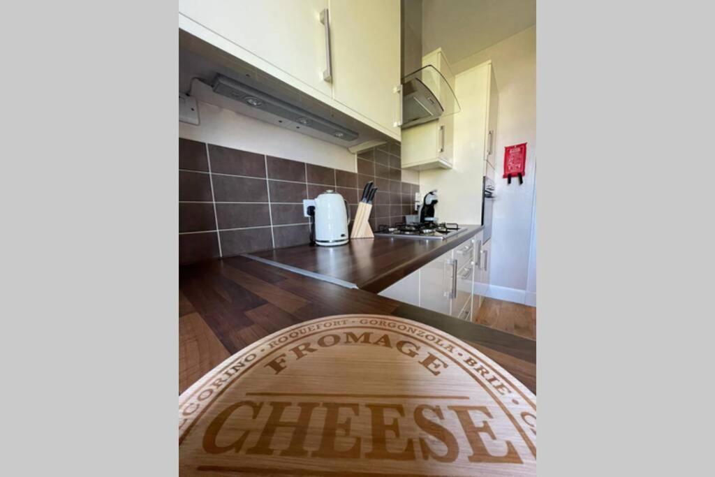 No 10 Immaculate City Centre, Top Floor 2 Bed Flat With Free Parking Inverness Esterno foto